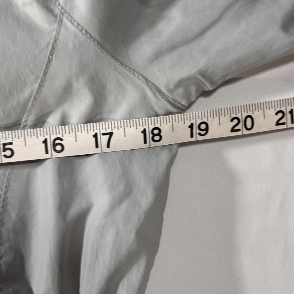 New Balance Windbreaker Raincoat Women's Small Hooded Packable Gray - Picture 8 of 9